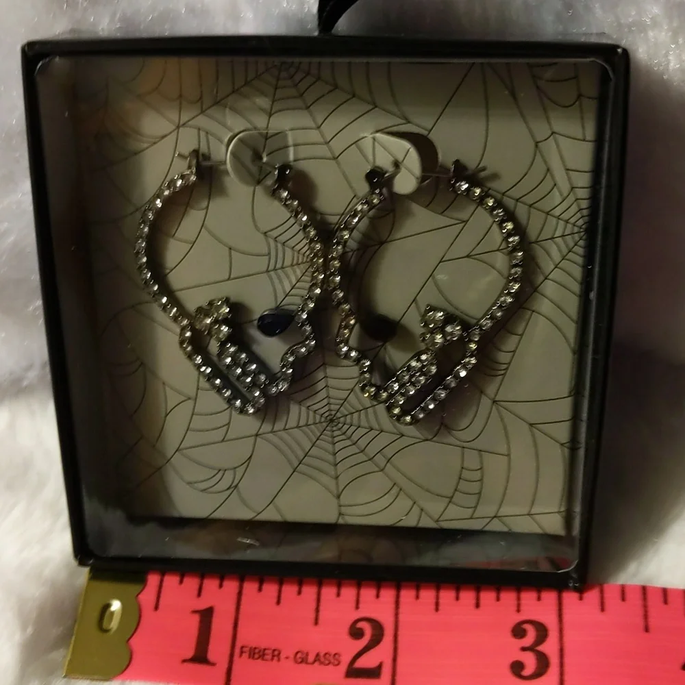 NWOT Dark Steel Toned Bejeweled Skull Earrings With Black Stone Eye - Picture 5 of 8